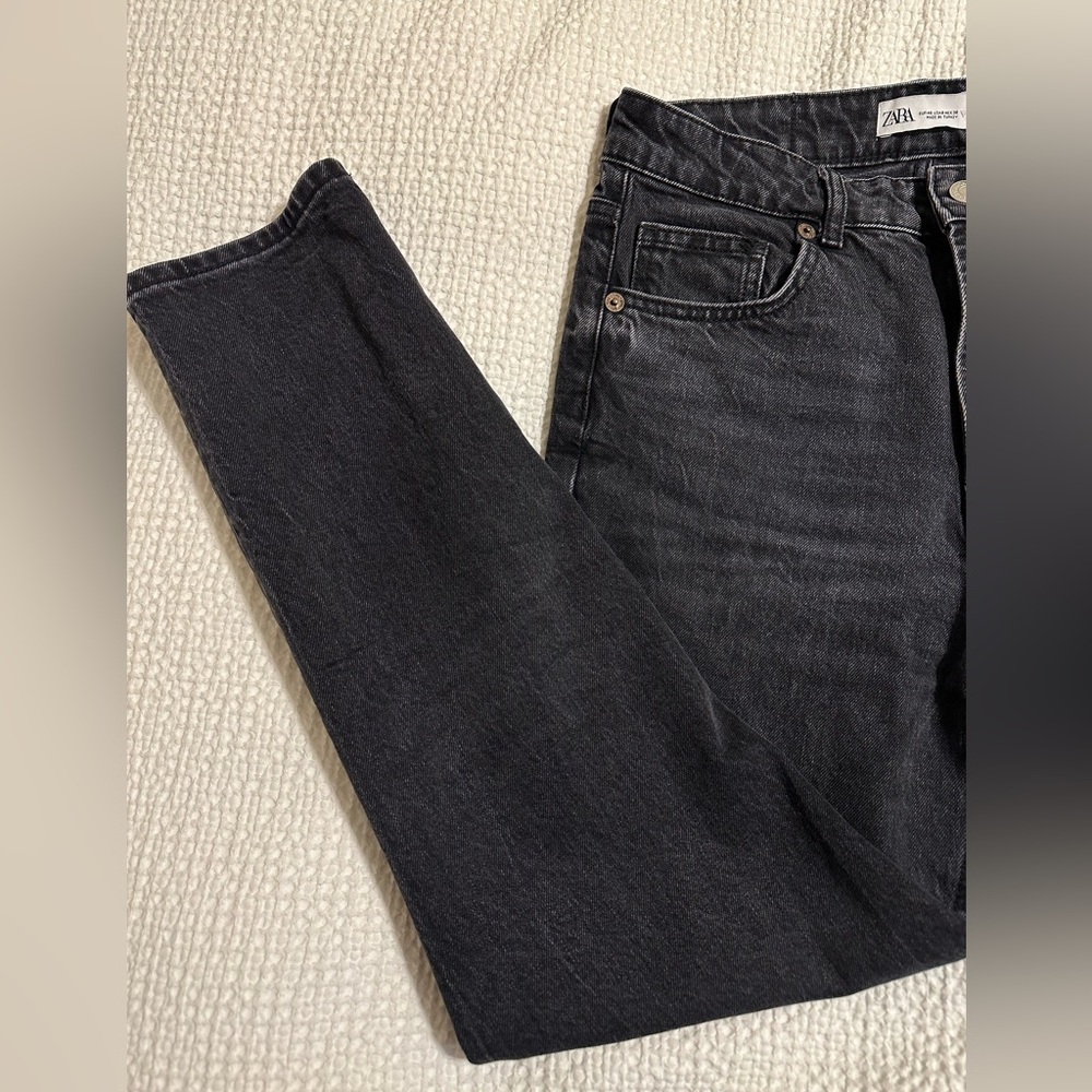 ZARA HIGH WAISTED MOM FIT JEANS SIZE 8